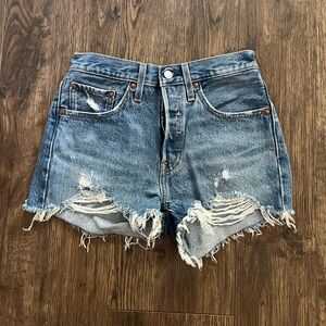 Levi’s 501 denim cutoff short